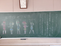 352